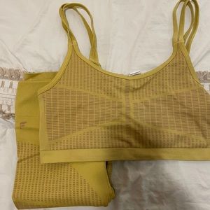 Fable tics seamless yellow set